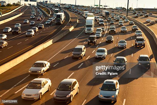 rush hour traffic jam on the freeway - verkeer stockfoto's en -beelden