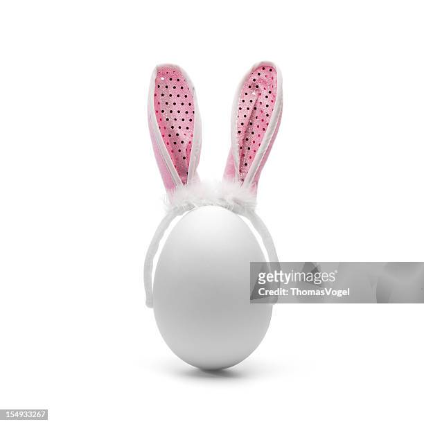 egg avec oreilles de lapin de pâques avec de l'humour - bunny eggs photos et images de collection