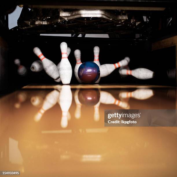 strike - bowling stock-fotos und bilder