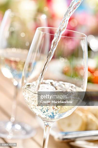 sommer wein - empty wine glass stock-fotos und bilder