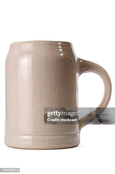 birra bavarese tazza isolato su bianco - boccale da birra di ceramica foto e immagini stock