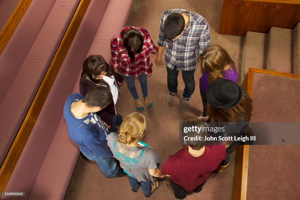 8 Teens Worship Together
