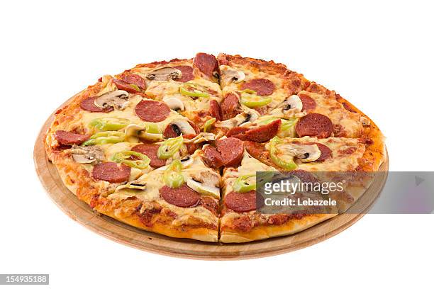 pepperoni pizza - pepperoni pizza stockfoto's en -beelden