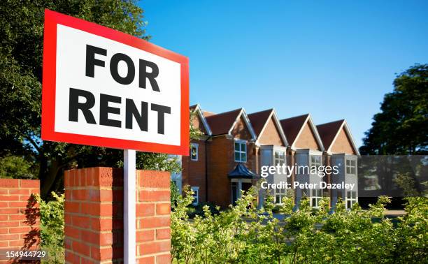 house/flat for rent sign - huurhuis stockfoto's en -beelden