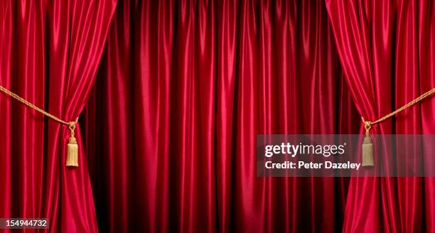 background/theatre red curtains - representación teatral fotografías e imágenes de stock