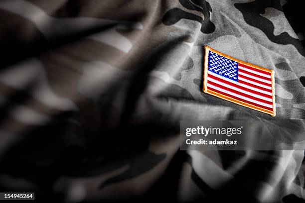 drapeau américain et camouflage militaire (série - armée de terre photos et images de collection