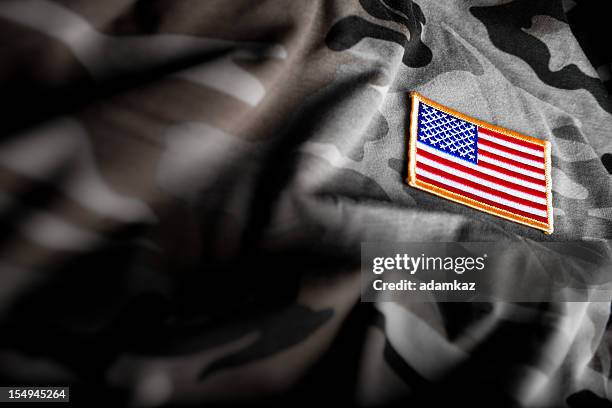 american flag and camoflage (military series) - krijgsmacht stockfoto's en -beelden