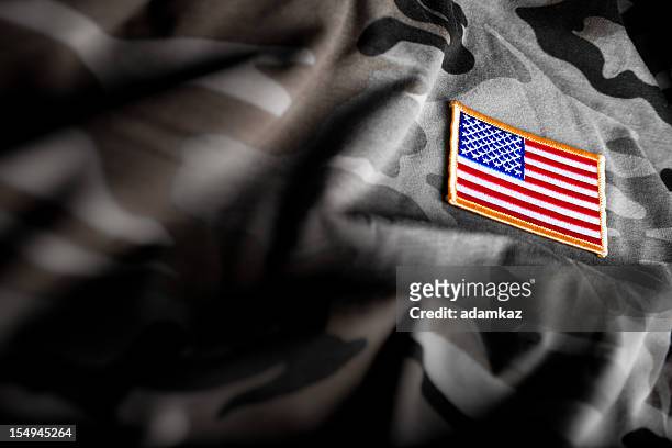 bandeira dos estados unidos da américa e militar camoflage (série - pelotão imagens e fotografias de stock
