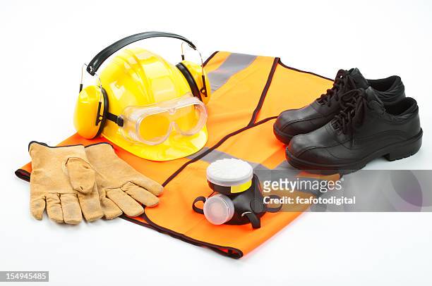 persönliche sicherheit workwear-isoliert auf weißem hintergrund - sicherheitsausrüstung stock-fotos und bilder