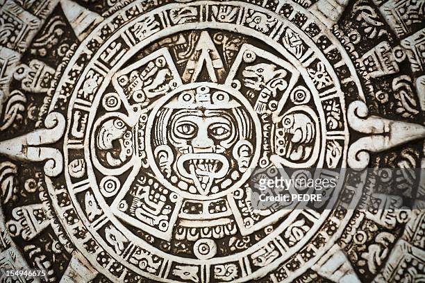 calendario maya - azteca fotografías e imágenes de stock