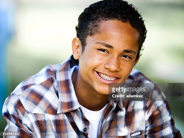 若い 10 代の男性 - braces man ストックフォトと画像
