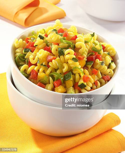 pasta with vegetables - gele paprika stockfoto's en -beelden