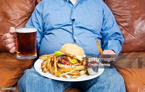 obesity ist eine wesentliche ursache für diabetes - adults eating hamburgers stock-fotos und bilder