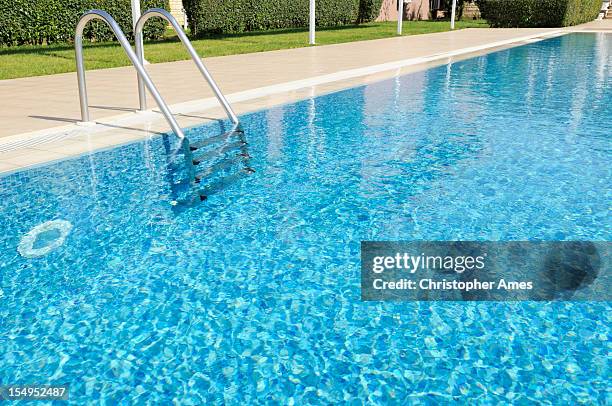 beautiful outdoor hotel swimming pool in sunshine - lido stock pictures, royalty-free photos & images