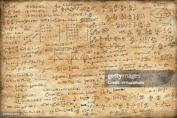 viejo papel llena de ecuaciones - formula fotografías e imágenes de stock