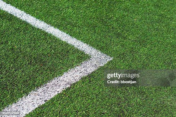 football field - corner marking stockfoto's en -beelden