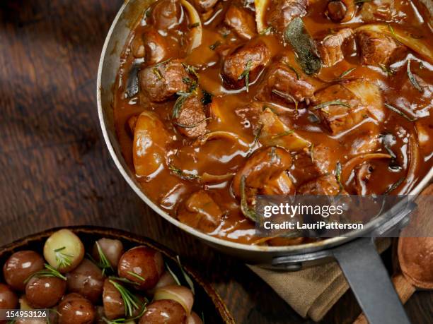 boeuf bourguignon - eintopf stock-fotos und bilder