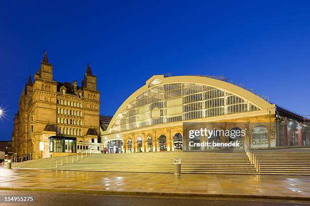 liverpool england uk downtown lime street railway station - lime street station stock pictures, royalty-free photos & images