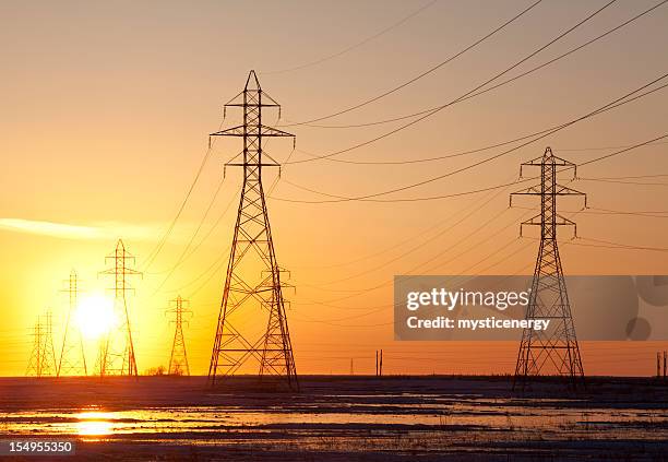 di potenza towers - energia idroelettrica foto e immagini stock