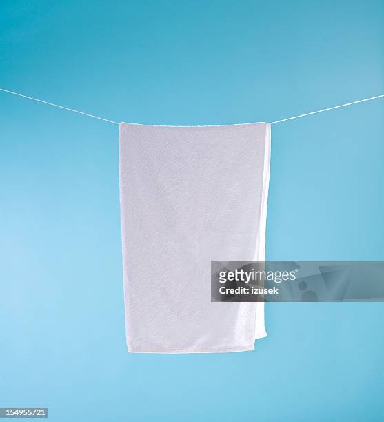 toalla blanca - draped fotografías e imágenes de stock