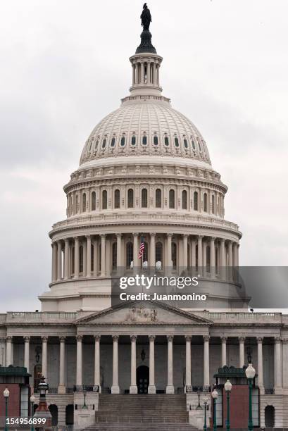 edificio del capitolio en washington dc (vista frontal - cúpula fotografías e imágenes de stock