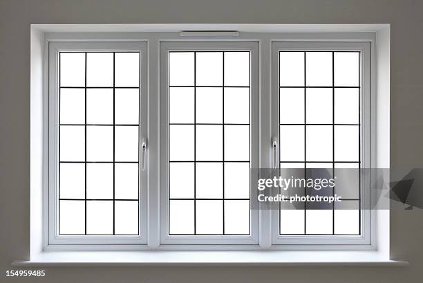 白リード線付きのガラス窓 - window frame ストックフォトと画像