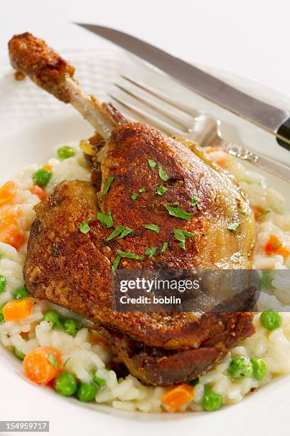 duck confit with vegetable risotto - duck confit stockfoto's en -beelden