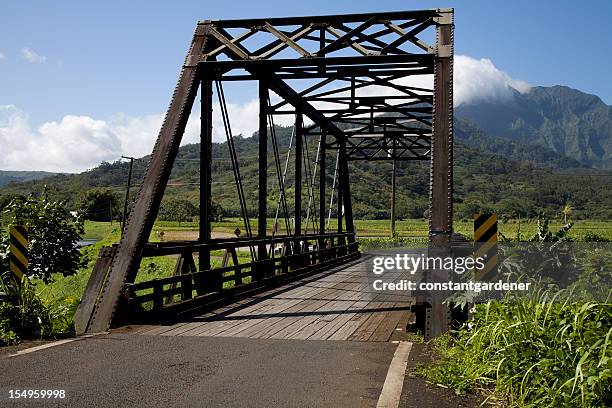 one lane hanalei kauai bridge without cars - hanalei stock pictures, royalty-free photos & images