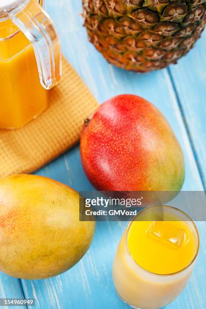 iced multivitamin juice - mango juice stockfoto's en -beelden