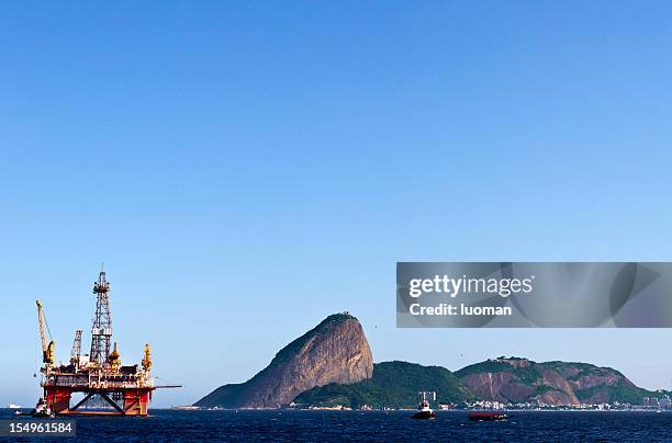 oil offshore platform - oil production platform stock pictures, royalty-free photos & images