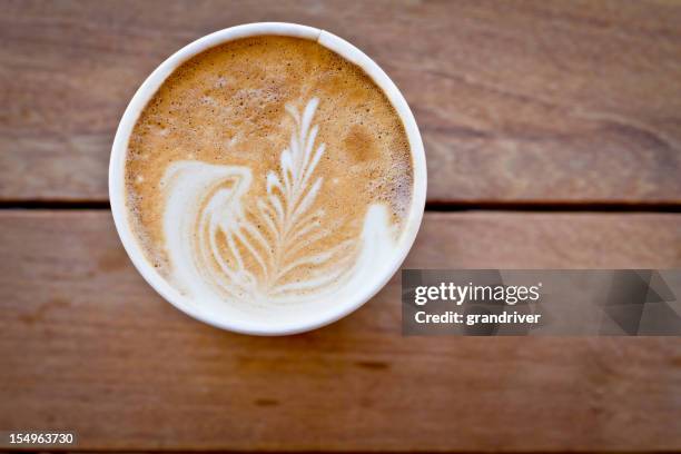 latte with wooden background - coffe to go stockfoto's en -beelden