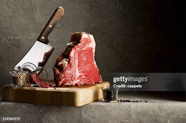 florentine t-bone steak.color image - raw stock pictures, royalty-free photos & images