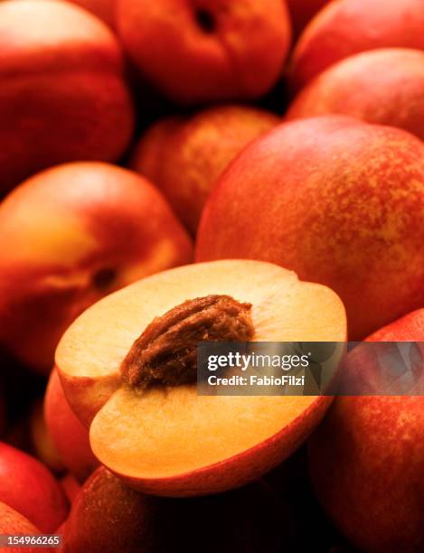 juicy pêssego - nectarina imagens e fotografias de stock