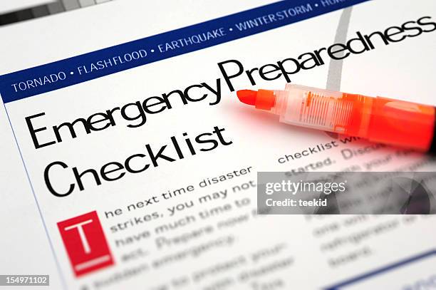 emergency checklist - emergencies and disasters stockfoto's en -beelden