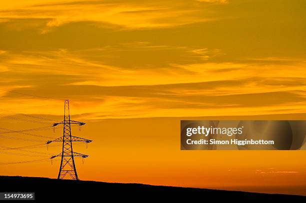 fire sky, west yorkshire - simon higginbottom fotografías e imágenes de stock