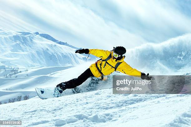 snowboarder - tabla de snowboard fotografías e imágenes de stock