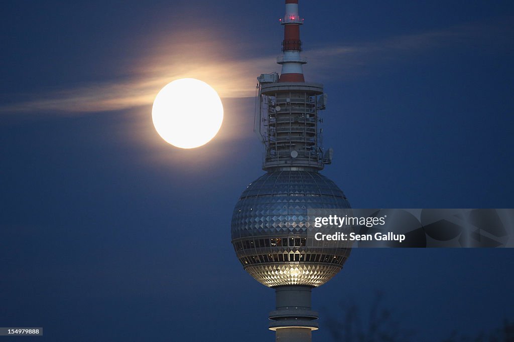 Full Moon Over Berlin