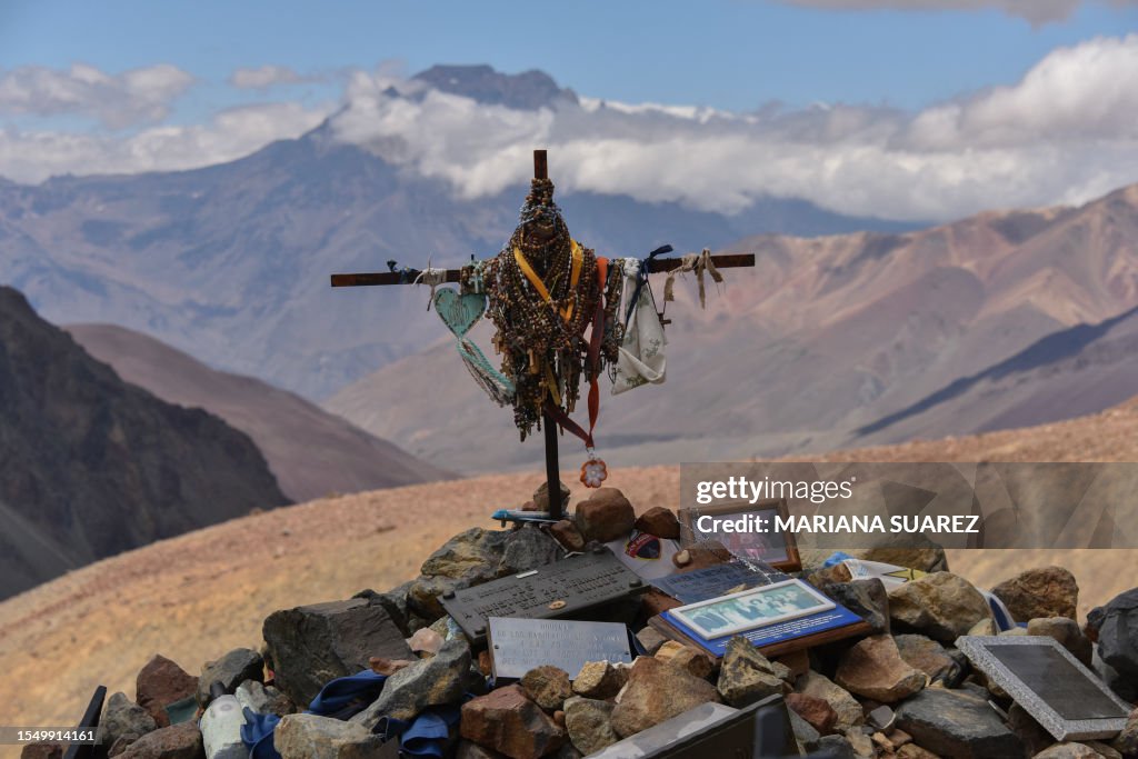 TOPSHOT-ARGENTINA-URUGUAY-CHILE-RUGBY-ANDES-PLANE-ACCIDENT