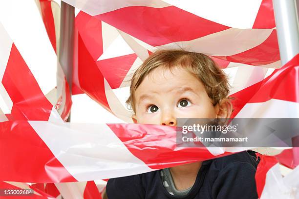 die sicherheit ihrer kinder konzept - mammamaart stock-fotos und bilder