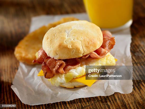 bacon and egg breakfast sandwich - english muffin stock pictures, royalty-free photos & images