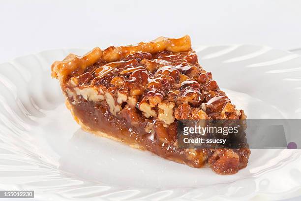 pecan pie slice - pecannusstorte stock-fotos und bilder