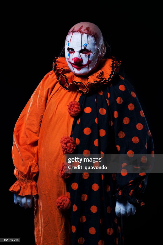 Spaventosi Halloween Clown in Bloody maschera, ritratto su nero