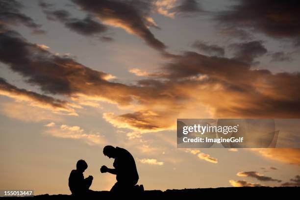 silhouettes with sunset background - worship silhouette stock pictures, royalty-free photos & images