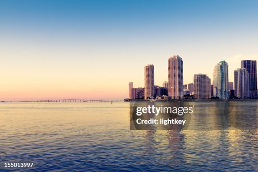 Horizonte de Miami en Biscayne bay Horizonte de Miami en Biscayne bay
