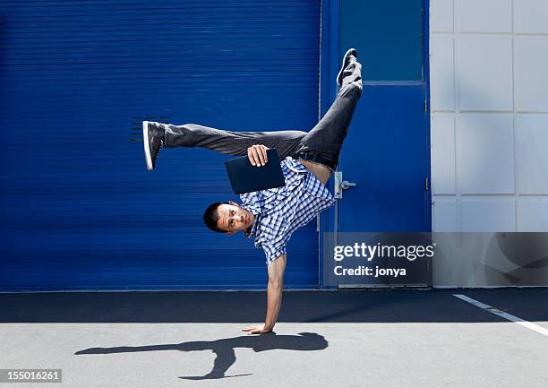 flexible lesen - breakdancer stock-fotos und bilder