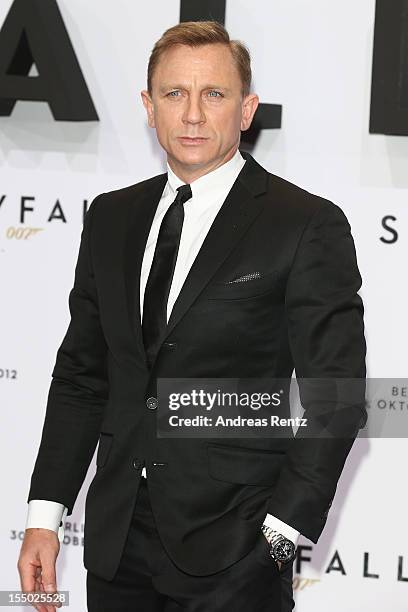 Daniel Craig attends the 'Skyfall' Germany premiere at Theater am Potsdamer Platz on October 30, 2012 in Berlin, Germany.