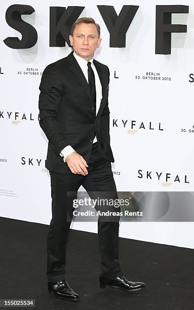 Daniel Craig attends the 'Skyfall' Germany premiere at Theater am Potsdamer Platz on October 30, 2012 in Berlin, Germany.