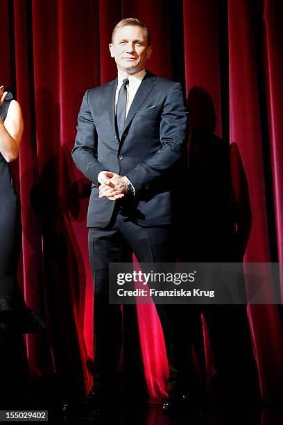 Daniel Craig attends the 'Skyfall' Germany Premiere at Theater am Potsdamer Platz on October 30, 2012 in Berlin, Germany.