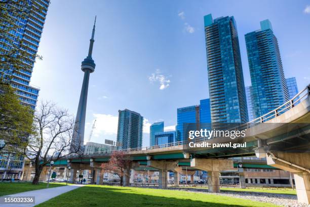 der innenstadt von toronto, ontario - toronto stock-fotos und bilder