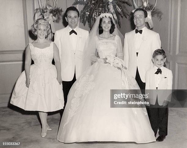 vintage 1960 boda retrato de familia - años 60 fotografías e imágenes de stock